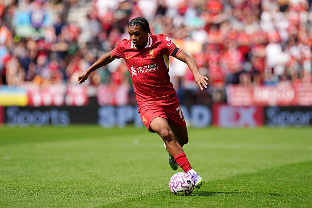 Rio Ngumoha: Thần đồng 16 tuổi của Liverpool và giấc mơ Quả bóng Vàng