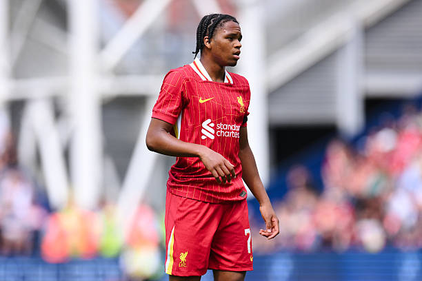 Rio Ngumoha: Thần đồng 16 tuổi của Liverpool và giấc mơ Quả bóng Vàng